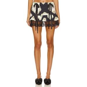 Zemeta Renaissance Rose Tutu Skirt in Black